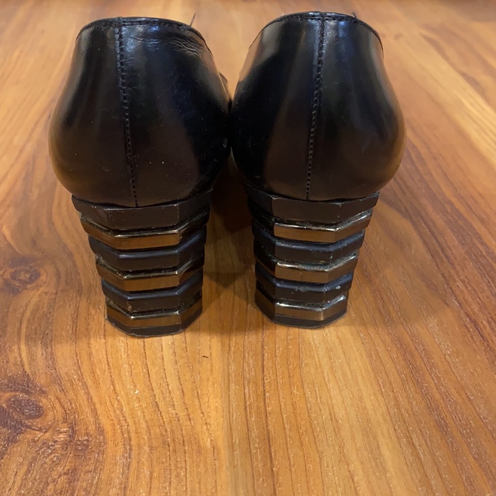 Stuart Weitzman-Size 7 Black kitten heel - Picture 2 of 5